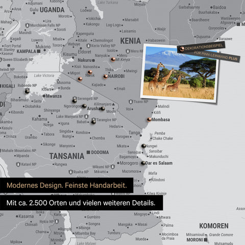 Detailreiche Afrika-Karte als Pinnwand in Multicolor Gray zur Markierung von 2.500 Reisezielen in Tansania, Kenia und vielen anderen afrikanischen Ländern – ideal für die Markierung vergangener Reisen und zukünftiger Reisepläne
