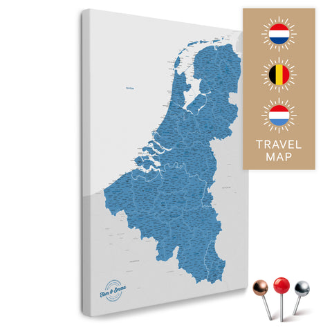Benelux-Landkarte mit Niederlande, Belgien und Luxemburg in der Farbe Blau in einem modernen, minimalistischem Design als Leinwand zum Pinnen von Reisen und Orten