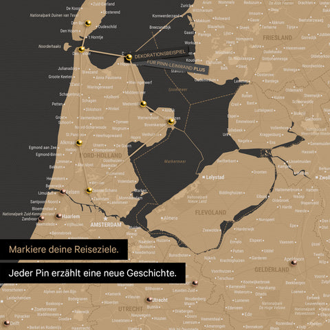 Moderne Benelux-Landkarte in der Farbe Sonar Black als Pinn-Leinwand zeigt einen Ausschnitt von Nord-Holland und Utrecht, in der bereits besuchte Reiseziele durch Pins markiert sind