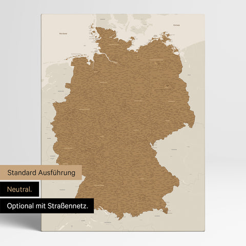 Neutrale schlichte Standard-Ausführung einer Deutschland-Karte mit Postleitzahlen als Pinn-Leinwand in Bronze