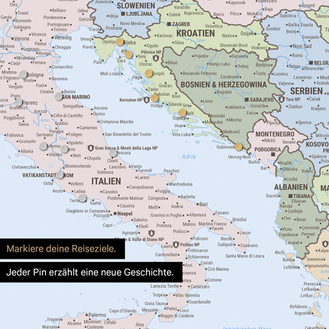 Detail einer magnetischen Europa Landkarte als Magnet-Poster in Multicolor Atlas zeigt einen Ausschnitt von Italien, Kroatien und Griechenland