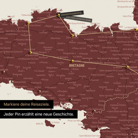 Carte moderne de la France en couleur Bordeaux Rouge en tant que Carte à épingles montre un extrait de la Bretagne, où les destinations de voyage déjà visitées sont marquées par des épingles