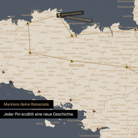 Carte de France moderne en couleur Hale Navy en tant que Carte à épingles montre un extrait de la Bretagne, où les destinations de voyage déjà visitées sont marquées par des épingles