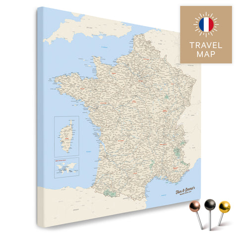 Carte de France en couleur Multicolor Classic dans un design moderne et minimaliste sous forme de toile pour épingler des voyages et des lieux