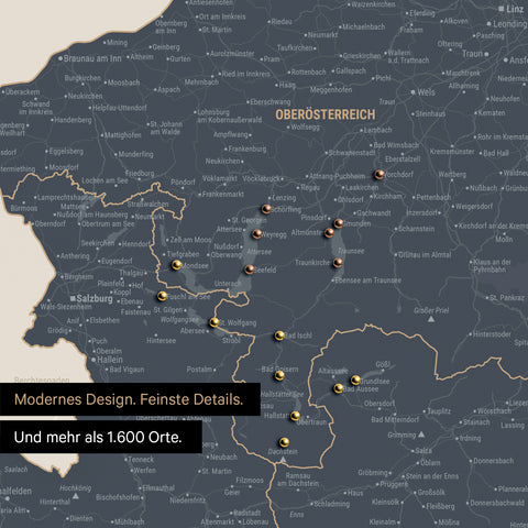 Ausschnitte einer Österreichkarte mit dem Salzkammergut und der Steiermark als Pinn-Leinwand in Navy Light mit 1.600 Orten