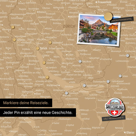 Detail einer magnetischen Schweiz-Karte als Magnettafel in Sonar Black zeigt die Region um Zürich mit einem angepinnten Foto sowie Reise- und Urlaubsmagnete