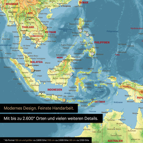 Extrait d'une carte topographique magnétique multicolore Topo montrant une carte de l'Asie, sur laquelle des aimants marquent des destinations de voyage