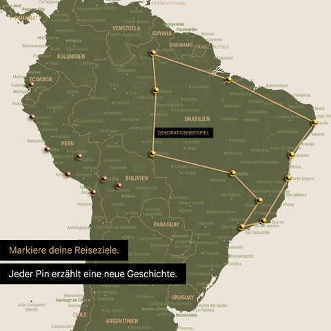 Détail d'une carte du monde en Carte à épingles verte montrant un extrait de l'Amérique du Sud, où des épingles marquent des destinations visitées et sont reliées par un fil coloré