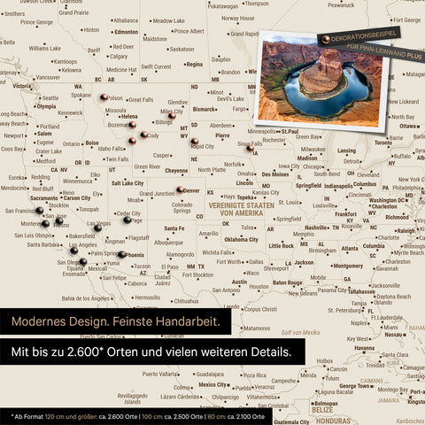 Vue détaillée de la carte du monde FINELINE en tableau d'affichage couleur Sable du Désert avec des destinations marquées aux États-Unis, au Canada et au Mexique
