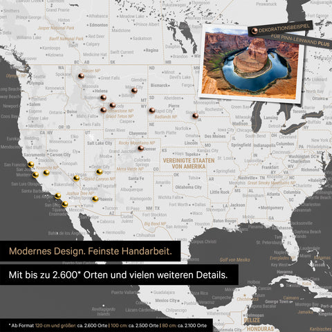 Carte du monde détaillée en tableau d'affichage gris foncé pour marquer jusqu'à 2 600 destinations de voyage aux États-Unis, au Canada et au Mexique, idéale pour la représentation visuelle des voyages passés et des projets de voyage futurs
