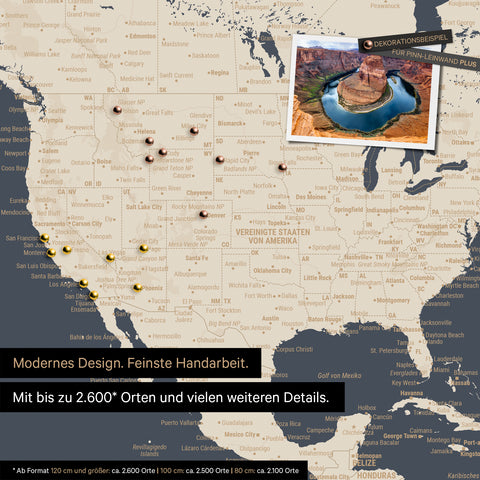 Carte du monde détaillée en tableau d'affichage en Hale Navy (bleu marine foncé et or) pour marquer jusqu'à 2 600 destinations de voyage aux États-Unis, au Canada et au Mexique, idéale pour la représentation visuelle des voyages passés et des projets de voyage futurs