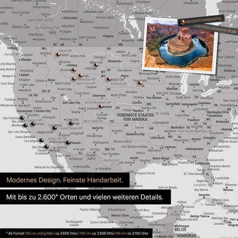 Carte du monde détaillée en tableau d'affichage multicolore gris pour marquer jusqu'à 2 600 destinations de voyage aux États-Unis, au Canada et au Mexique, idéale pour la représentation visuelle des voyages passés et des projets de voyage futurs