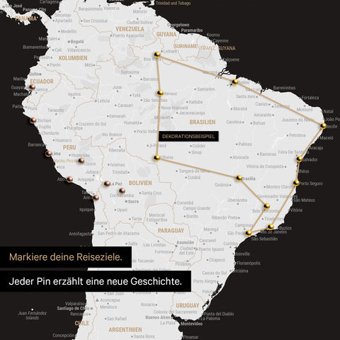 Détail d'une carte du monde en Carte à épingles en noir et blanc avec des épingles montrant un itinéraire de voyage tracé en Amérique du Sud à travers les pays Brésil, Pérou et Équateur
