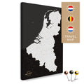 Benelux-Landkarte mit Niederlande, Belgien und Luxemburg in der Farbe Schwarz-Weiss in einem modernen, minimalistischem Design als Leinwand zum Pinnen von Reisen und Orten