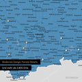 Ausschnitt einer magnetischen Deutschland-Karte in Blau zeigt Karte von Bayern, auf der Magnete Reiseziele markieren