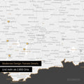 Ausschnitt einer magnetischen Deutschland-Karte in Dunkelgrau zeigt Karte von Bayern, auf der Magnete Reiseziele markieren