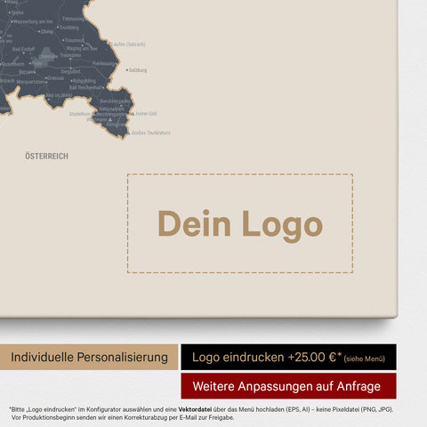 Deutschland-Karte als Pinn-Leinwand in Navy Light mit Eindruck eines Firmenlogos