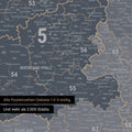 Ausschnitte einer Postleitzahlenkarte von Deutschland mit Bayern als Pinn-Leinwand in Navy Light