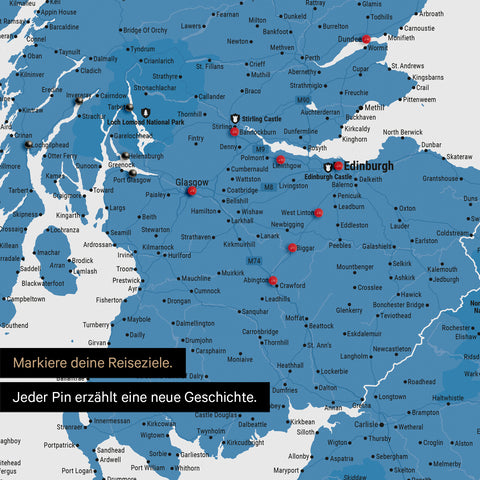 Detail einer England- & Großbritannien-Karte als Pinn-Leinand in Farbe Blau mit Kartenausschnitt von Schottland