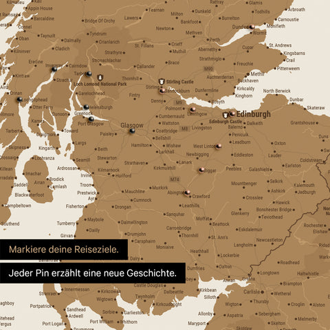 Detail einer England- & Großbritannien-Karte als Pinn-Leinand in Farbe Bronze mit Kartenausschnitt von Schottland