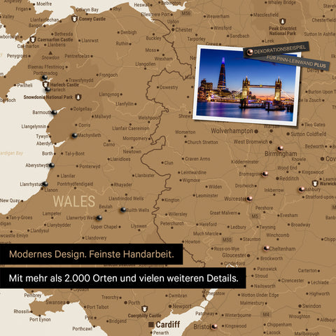 Ausschnitt einer Landkarte von Wales und England in Farbe Bronze mit Pins zur Markierung von besuchten Reisezielen
