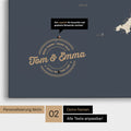 Personalisierte England-Karte als Pinn-Leinwand in Farbe Hale Navy (Blau-Gold) mit eingedruckten Namen und einer Legende zur Markierung von besuchten Orten
