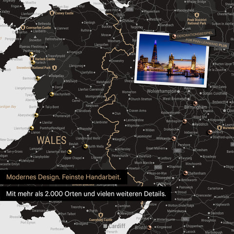 Ausschnitt einer Landkarte von Wales und England in Farbe Light Black mit Pins zur Markierung von besuchten Reisezielen