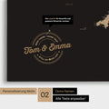 Personalisierte England-Karte als Pinn-Leinwand in Farbe Sonar Black (Schwarz-Gold) mit eingedruckten Namen und einer Legende zur Markierung von besuchten Orten