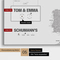 Europa-Karte in einem modernen Design in Hellgrau als Pinn-Leinwand mit Personalisierung als Logo mit einer Weltkugel