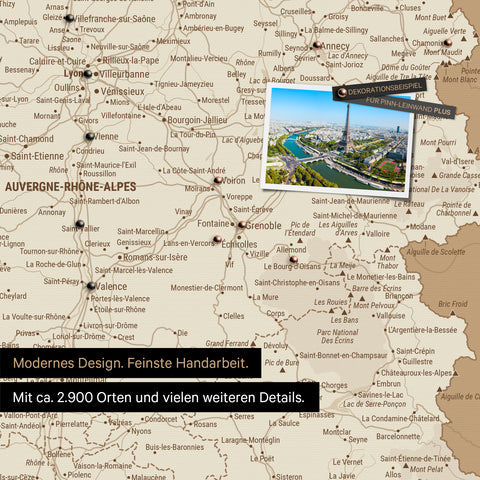 Frankreich Landkarte in Treasure Gold als Leinwand zum Pinnen zeigt einen Ausschnitt von Auvergne-Rhone-Alpen mit vielen Details wie Nationalparks, Flüssen und zahlreichen kleinen Orten und Städten, die teilweise mit Pins markiert sind