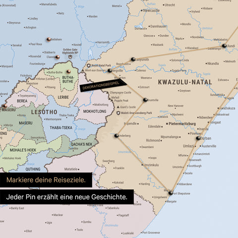 Politische Südafrika-Karte mit Pins und Garn, die Reiseziele und die Reiseroute in Lesotho und Kwazulu-Natal absteckt.