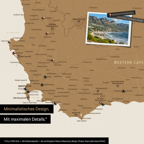Detail einer Südafrika Landkarte als Pinn-Leinwand im minimalstischen Design und Farbe Bronze, die mit Pins markierte Reiseziele in der Region rund um Kapstadt zeigt. Auf der Pinn-Leinwand können auch Fotos befestigt werden.
