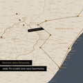 Südafrika-Karte in Farbe Hale Navy (Dunkelblau-Beige) mit Pins und Garn, die Reiseziele und die Reiseroute in Lesotho und Kwazulu-Natal absteckt.