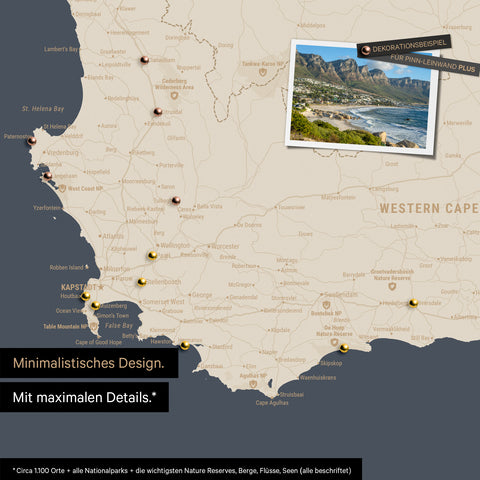 Detail einer Südafrika Landkarte als Pinn-Leinwand im minimalstischen Design und Farbe Hale Navy (Dunkelblau-Beige), die mit Pins markierte Reiseziele in der Region rund um Kapstadt zeigt. Auf der Pinn-Leinwand können auch Fotos befestigt werden.