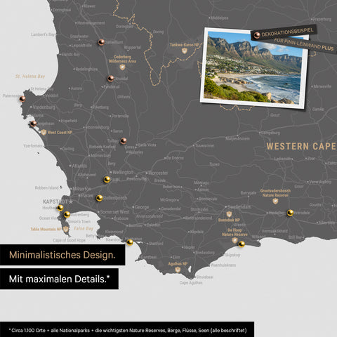 Detail einer Südafrika Landkarte als Pinn-Leinwand im minimalstischen Design und Farbe Light Gray, die mit Pins markierte Reiseziele in der Region rund um Kapstadt zeigt. Auf der Pinn-Leinwand können auch Fotos befestigt werden.