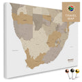 Südafrika-Landkarte in Farbe Multicolor Beige als Pinn-Leinwand, mit Pins zur Markierung von Reisezielen, hochwertig in Deutschland gefertigt.