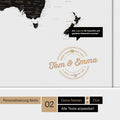 Personalisierte magnetische Weltkarte ANTARCTICA in Light Black mit rundem Logo, das eine Legende für bereits besuchte Reiseziele beinhaltet