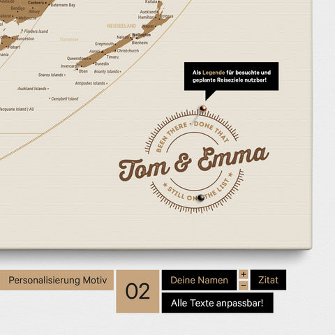 Personalisierte Weltkarte in der Equal-Earth-Projektion als Pinnwand Leinwand in Bronze mit eingedruckten Namen und einer Legende zur Markierung von besuchten Orten