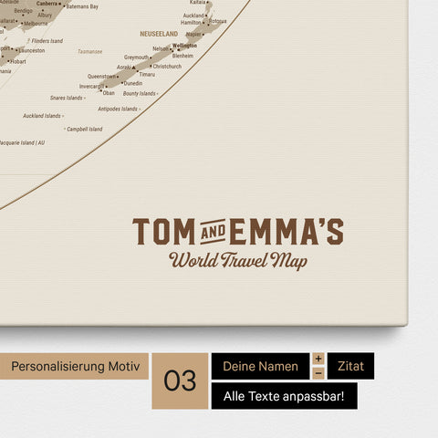 Personalisierung einer Weltkarte in der Equal-Earth-Projektion Pinnwand in Desert Sand mit einem Logo im Vintage-Look, bei dem die Namen und die Unterzeile „World Travel Map“ geändert werden kann