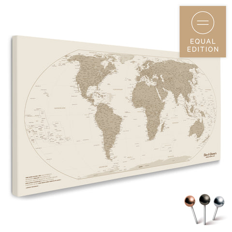 Weltkarte in der Equal-Earth-Projektion und in der Farbe Desert Sand als hochwertige Pinn-Leinwand, ideal geeignet zum Markieren von Orten und Planen von Reisen