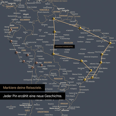 Vue détaillée de la carte du monde FINELINE tableau en toile couleur Hale Navy avec itinéraire de voyage marqué et épingles en Amérique du Sud