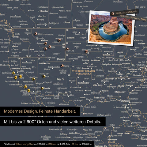 Vue détaillée de la carte du monde FINELINE en tableau d'affichage de couleur Hale Navy avec des destinations de voyage marquées aux États-Unis, au Canada et au Mexique