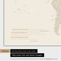 Carte du monde en couleur or avec une citation imprimée d'Anthony Bourdain, qui peut être remplacée par une autre citation lors d'une personnalisation