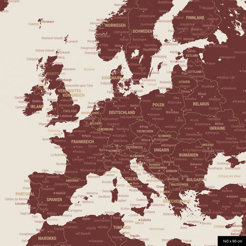 Un extrait détaillé d'une carte du monde en liège de couleur bordeaux montre un extrait de l'Europe avec tous les pays et leurs capitales.