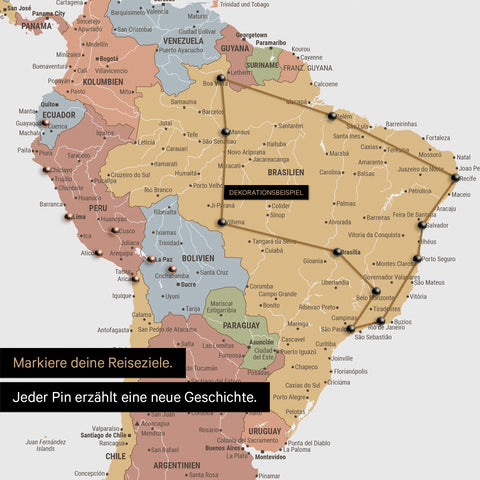 Détail d'une carte du monde en Carte à épingles multicolore Sienne avec des épingles montrant un itinéraire de voyage tracé en Amérique du Sud à travers les pays Brésil, Pérou et Équateur