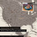Detailreiche Weltkarte als Pinnwand in Warmgray (Braun-Grau) zur Markierung von bis zu 2.600 Reisezielen in den USA, Kanada und Mexiko, Ideal für die visuelle Darstellung vergangener Reisen und zukünftiger Reisepläne