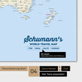 Carte du monde en couleur Multicolor Classic avec personnalisation en tant que logo familial