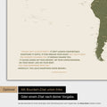 Carte du monde en couleur Olive Green avec une citation imprimée d'Anthony Bourdain, qui peut être remplacée par n'importe quelle autre citation lors d'une personnalisation