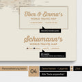 Pinnwand Leinwand einer Weltkarte in Gold mit Personalisierung als Logo mit Familiennamen und Legende