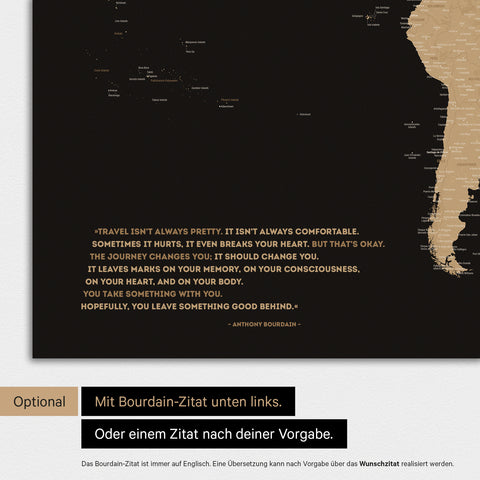 Carte du monde en couleur Sonar Black (noir et or) avec une citation imprimée d'Anthony Bourdain, qui peut être remplacée par n'importe quelle autre citation lors d'une personnalisation